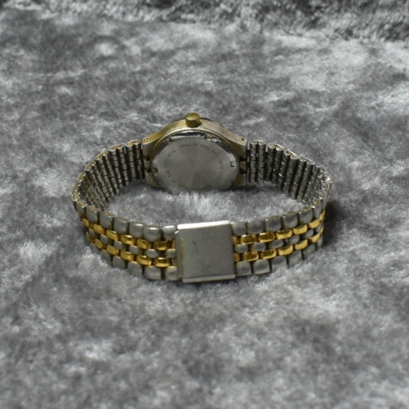 Vintage Two-Tone Bulova Marine Star Watch w/ Calendar - Picture 8 of 13